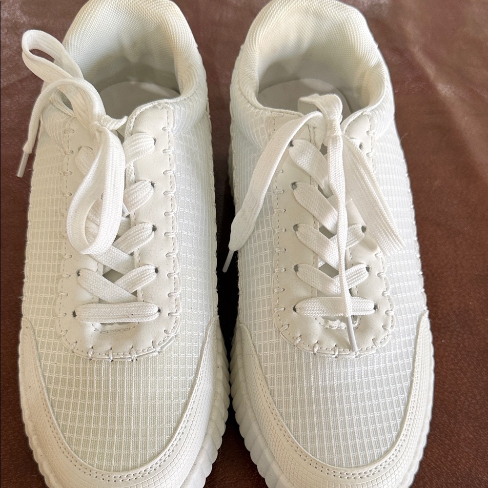 All-White Casual Lace-Up Sneakers